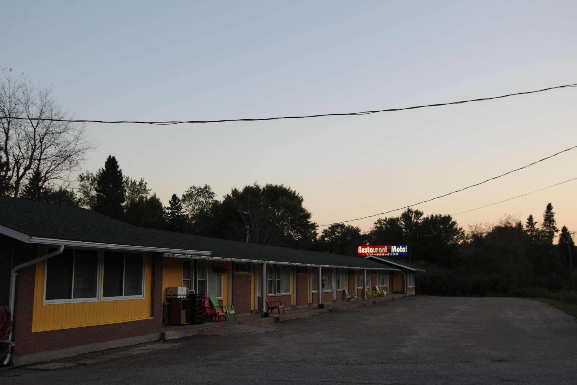 Apsley Inn And Restaurnt Exterior photo